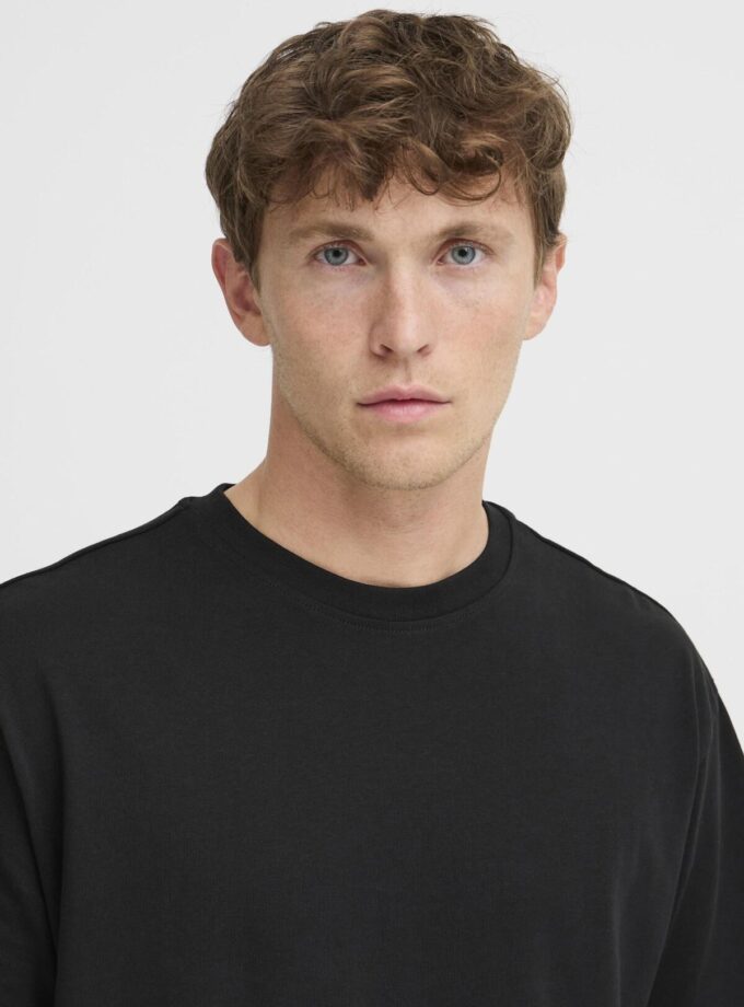 T-SHIRT - BLACK