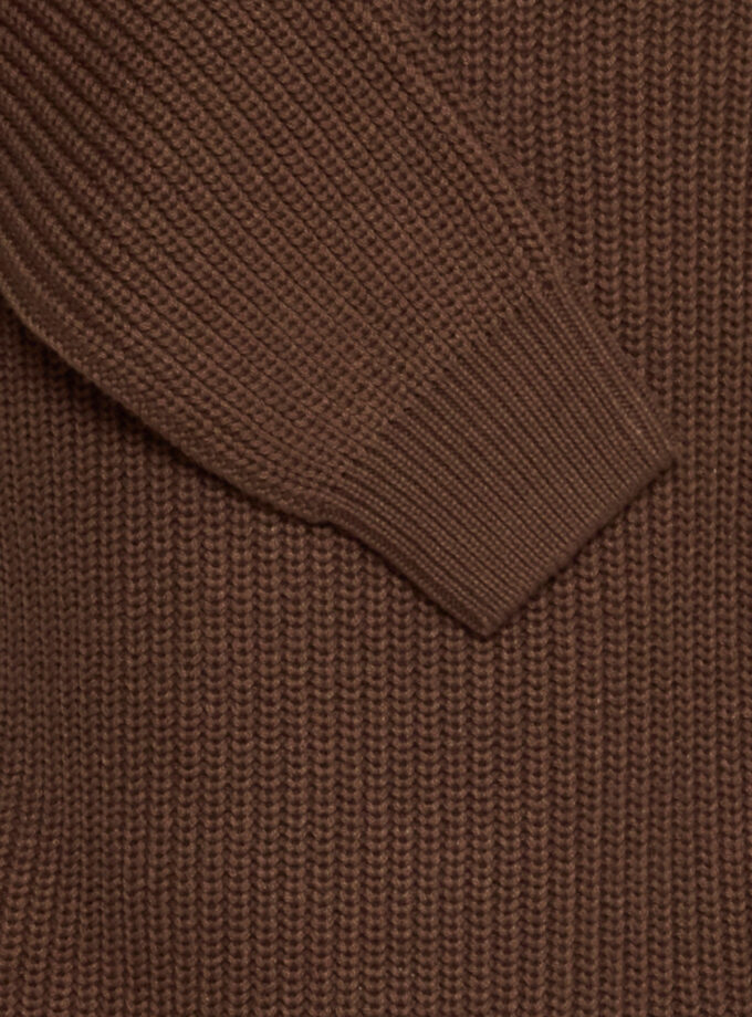 KNITTED SWEATER WITH ZIP NECK - BROWN