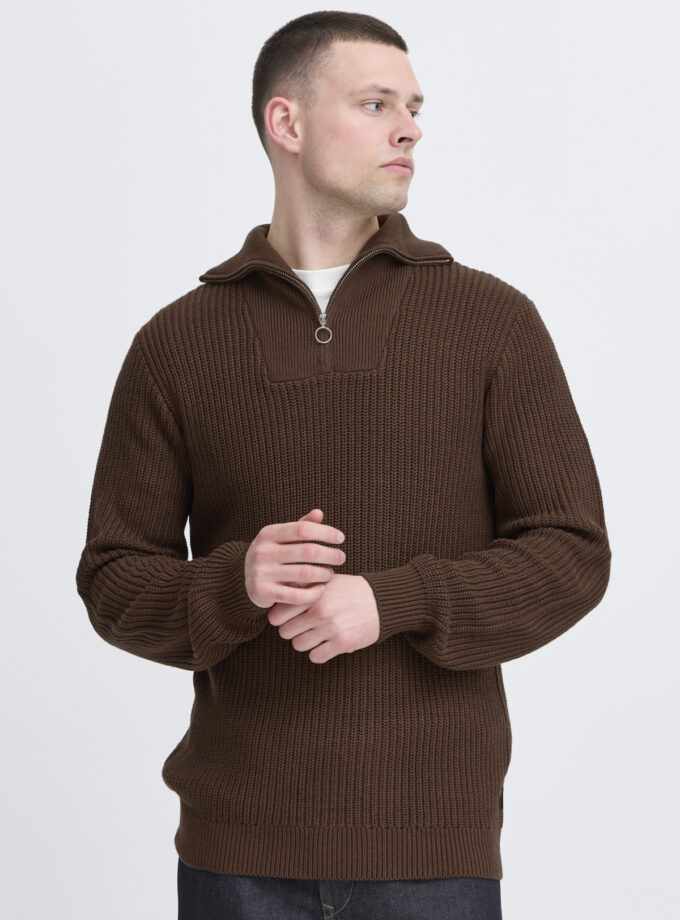 KNITTED SWEATER WITH ZIP NECK  - BROWN