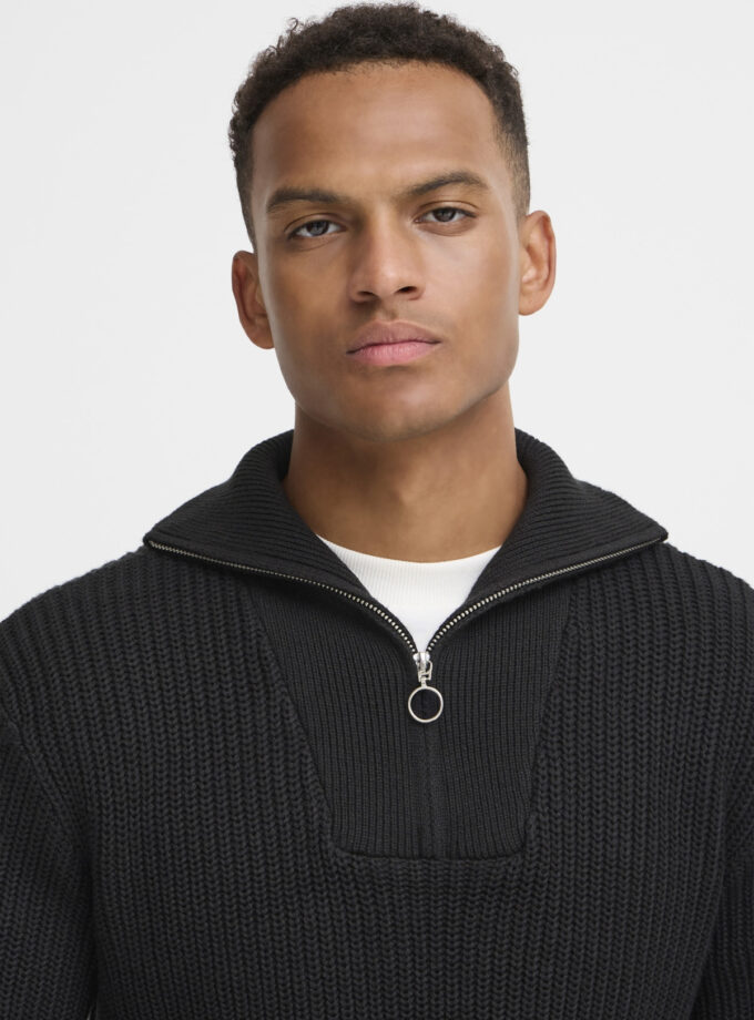 KNITTED SWEATER WITH ZIP NECK  - BLACK