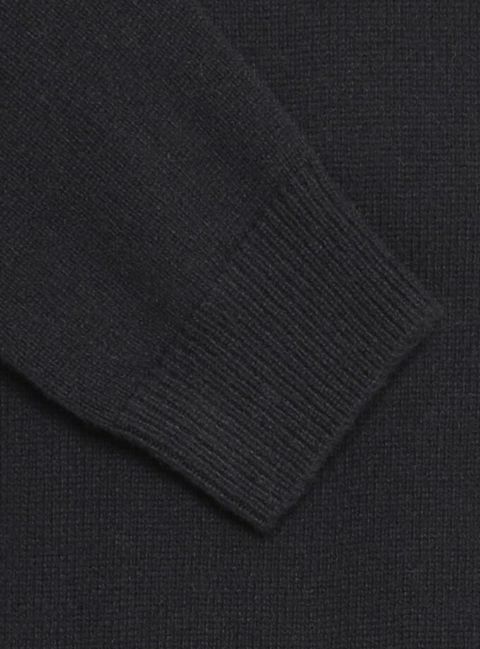 TURTLENECK SWEATER - BLACK