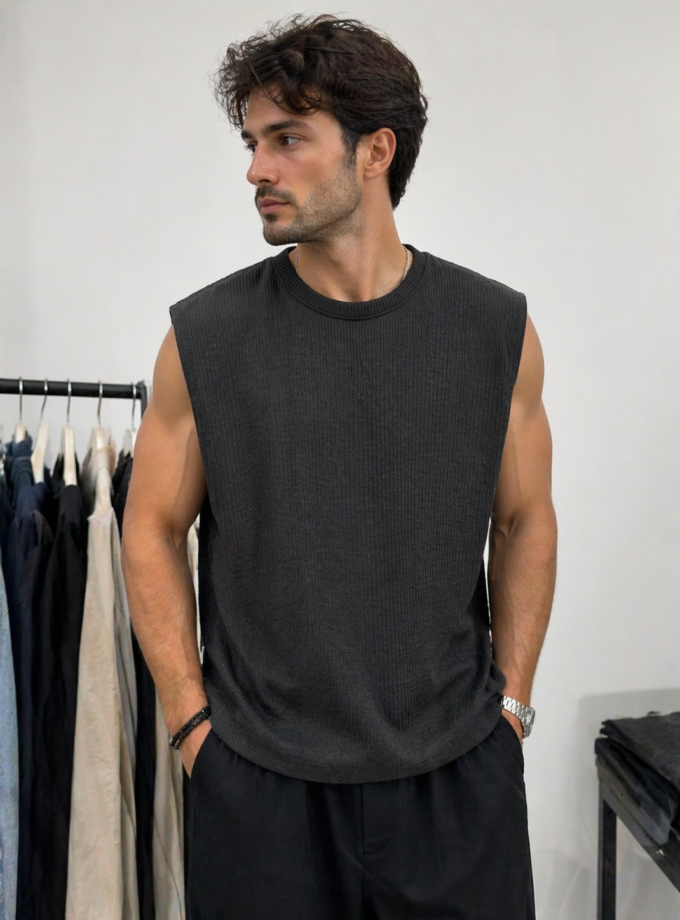 SLEEVELESS T - SHIRT  - BLACK