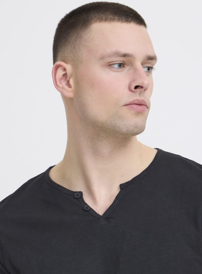 V - NECK T -SHIRT - BLACK