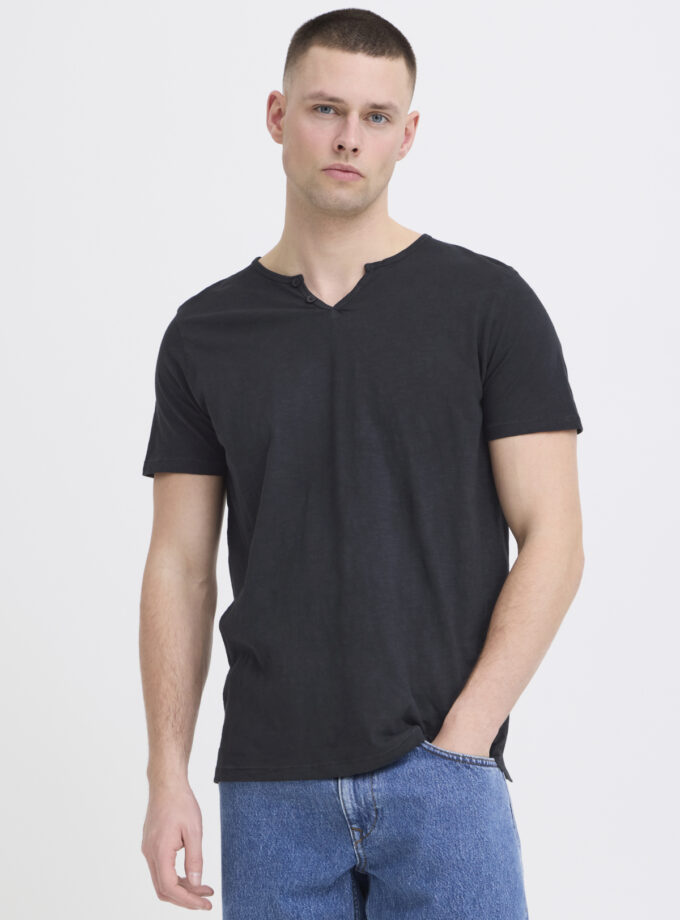 V - NECK  T -SHIRT  - BLACK