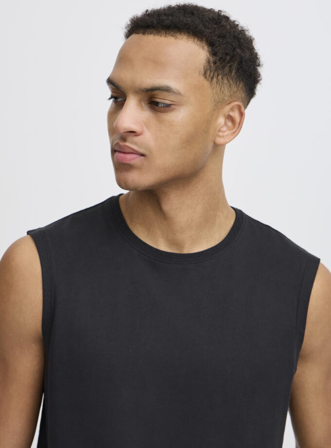 SLEEVELESS T-SHIRT - BLACK