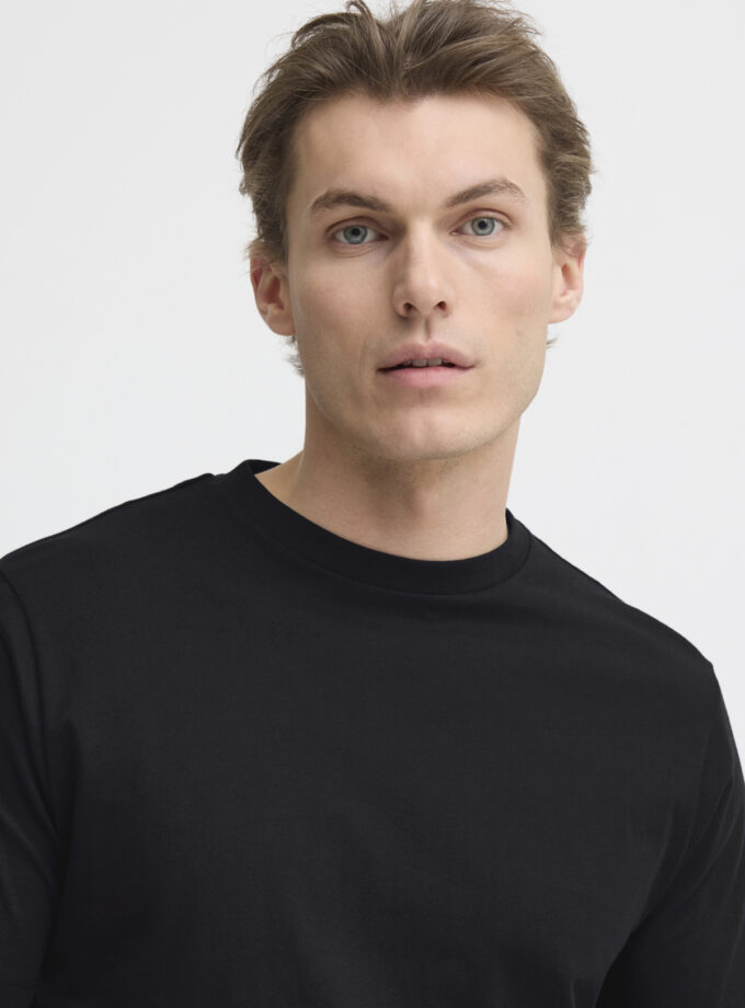 T-SHIRT - BLACK