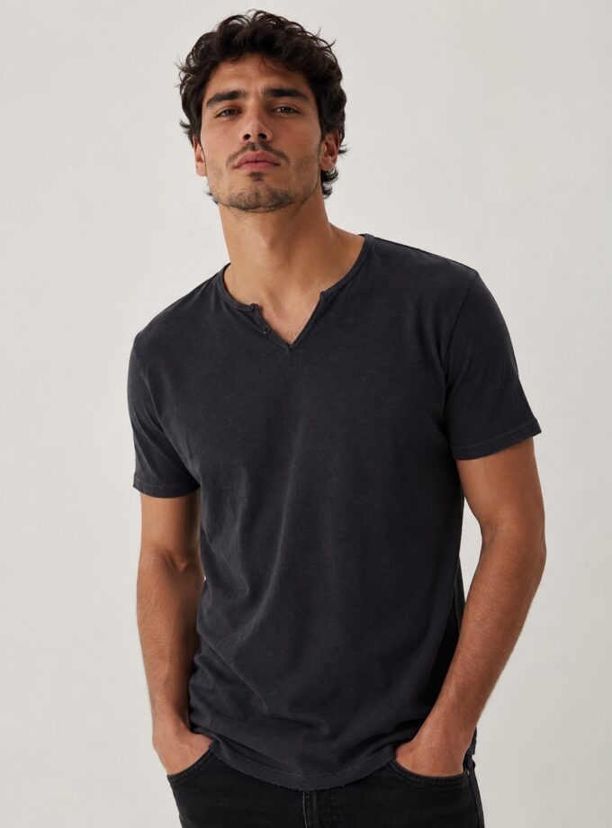 V - NECK T -SHIRT - BLACK