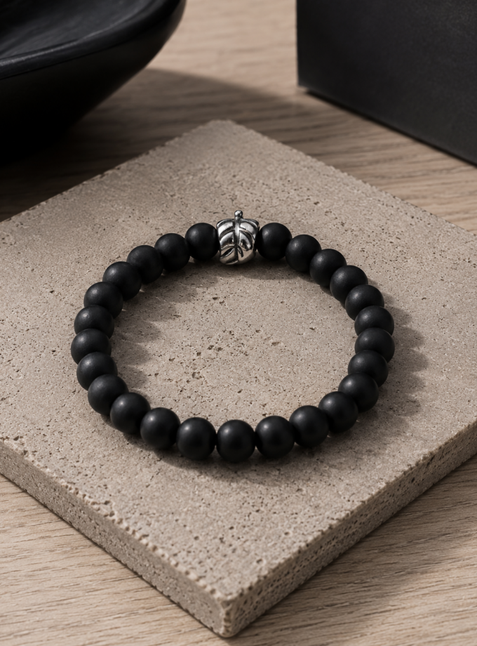 MATTE BLACK BEADED BRACELET WITH LEAF CHARM