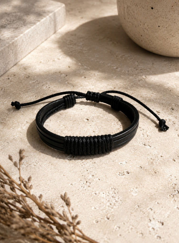 BLACK LEATHER ADJUSTABLE BRACELET