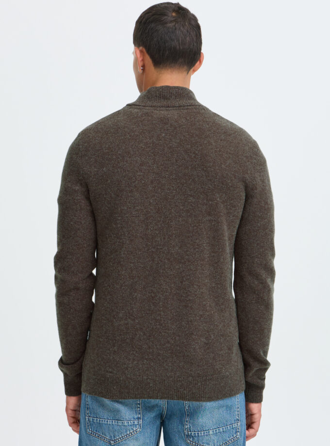 KNITTED SWEATER WITH ZIP NECK - BROWN