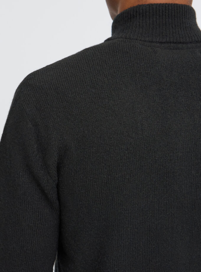 KNITTED SWEATER WITH ZIP NECK - BLACK