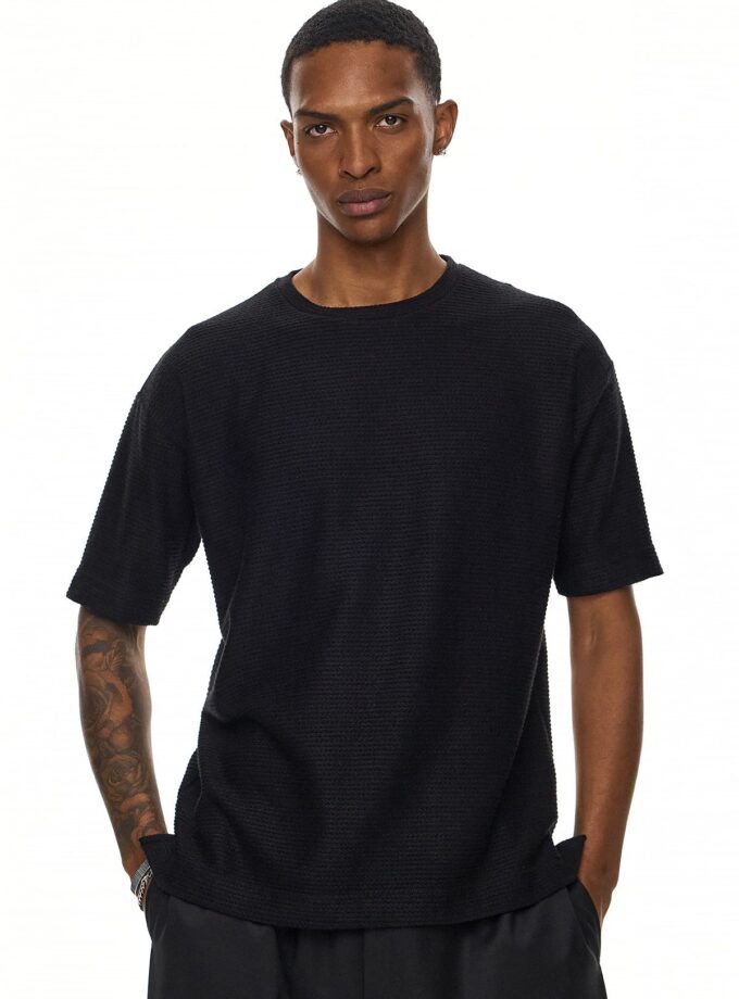 TEXTURED SHORT SLEEVE TOP - BLACK