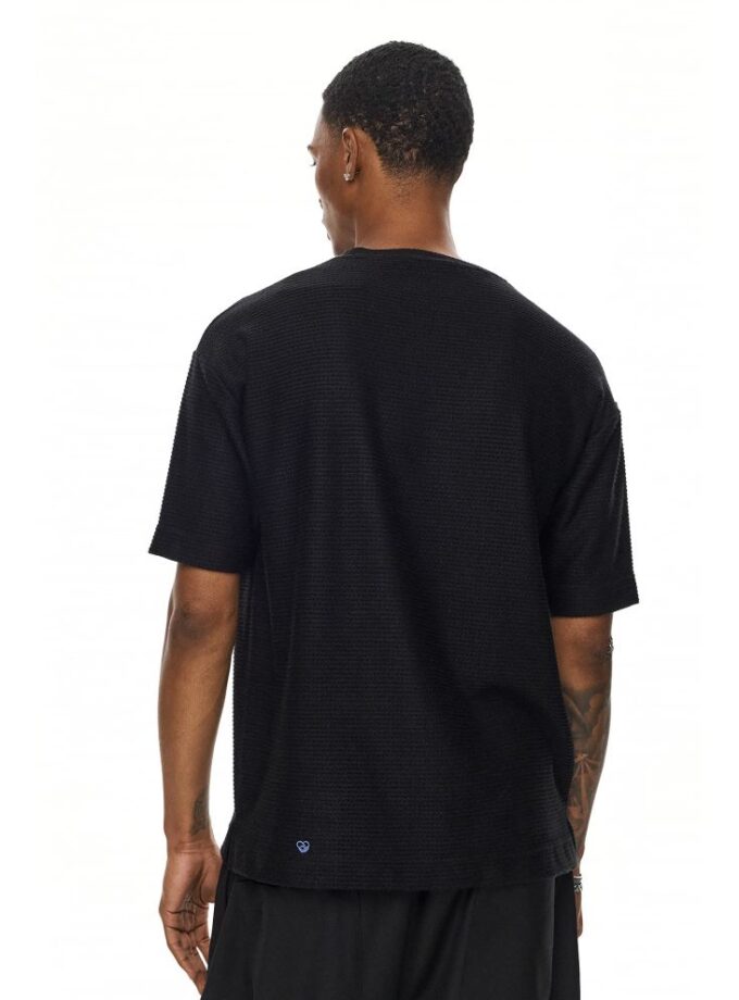 TEXTURED SHORT SLEEVE TOP - BLACK